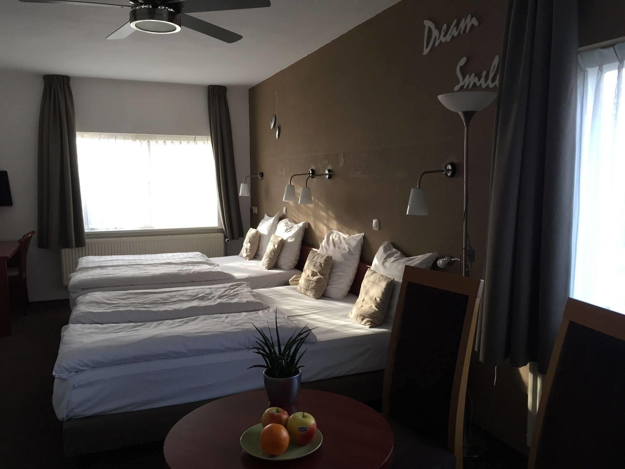 Hotel De Kroon Kaatsheuvel Extérieur photo